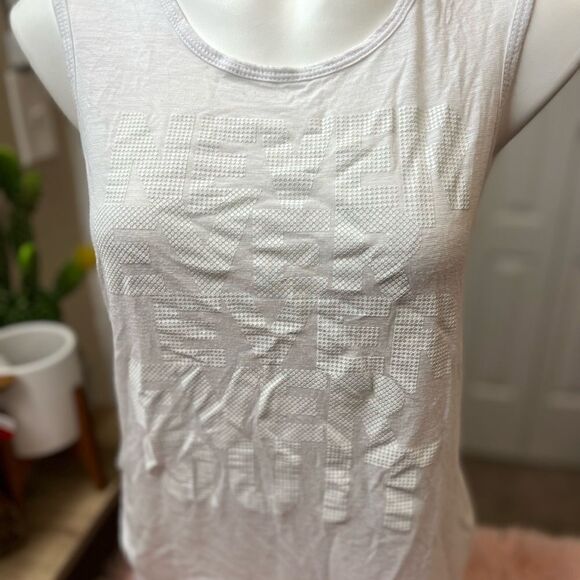 White tank top - Picture 2 of 6